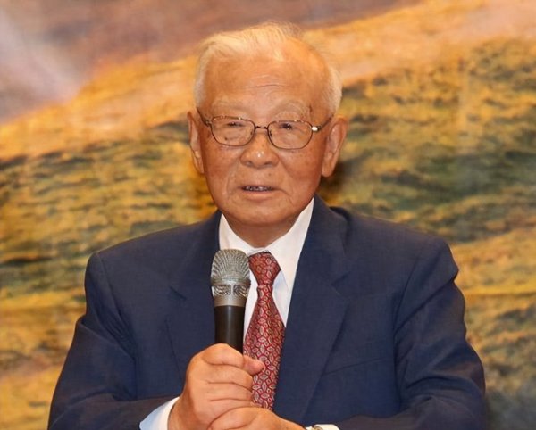 天牛宝配资 岛内统派大佬许历农辞世 享年107岁 统派精神领袖陨落